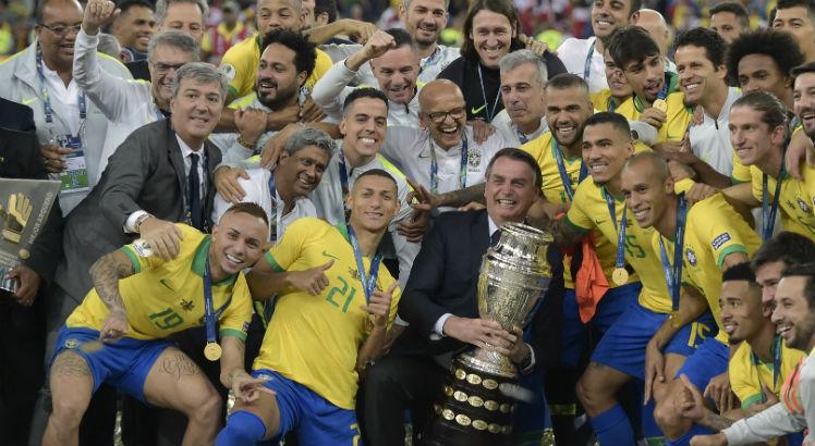 Tite não participou das fotos dos jogadores da seleção brasileira com o presidente Jair Bolsonaro. Foto: AFP