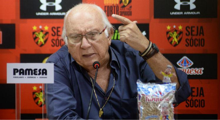 Milton Bivar se pronunciou pelo Twitter. Foto: Anderson Stevens/Sport Club do Recife