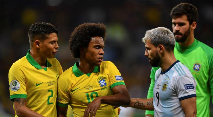 Willian machucou a coxa na semifinal entre Brasil e Argentina. Foto: AFP