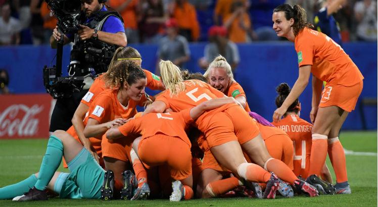 A Holanda esteve presente na Copa de 2015 pela primeira vez. Agora, chega a uma final. Foto: JEAN-PIERRE CLATOT / AFP