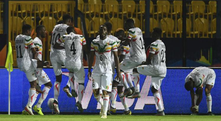 O Mali venceu a seleção de Angola por 1x0 e está nas oitavas. Foto: OZAN KOSE / AFP