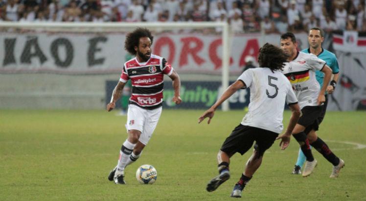 Celsinho realizou apenas dois jogos com a camisa coral. Foto: Rodrigo Baltar/Santa Cruz