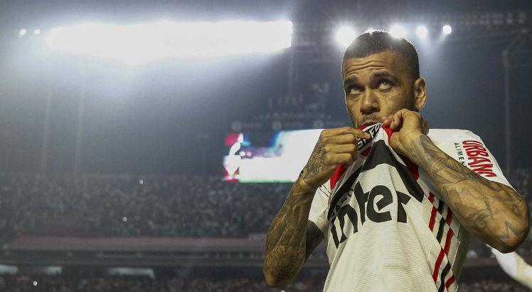 Daniel Alves deixou claro, desde que foi contratado, que está realizando um sonho de criança jogando no São Paulo. Foto: Divulgação