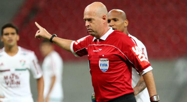 Heber Roberto Lopes não faz mais parte do quadro de árbitros da FIFA. Foto: André Nery/Acervo JC Imagem