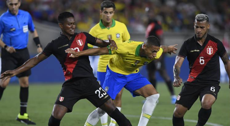 Brasil jogou mal e perdeu para o Peru. Foto: KEVORK DJANSEZIAN / AFP

