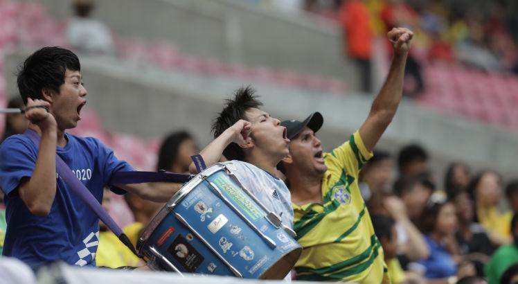 Torcida do Japão esteve presente no amistoso contra o Brasil na Arena de Pernambuco. Foto: Bobby Fabisak/JC Imagem