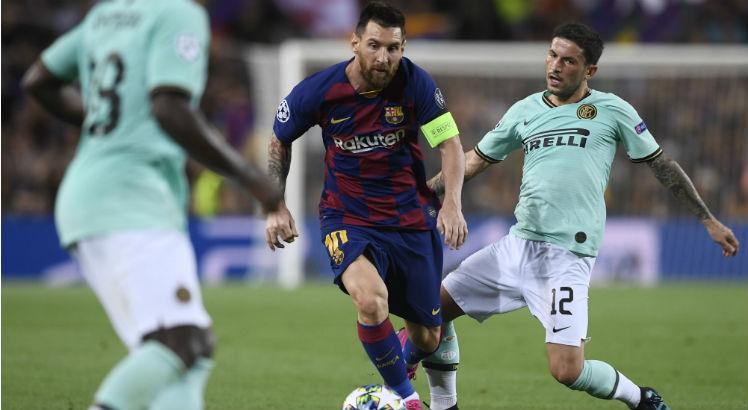 Entre muitos títulos, Messi ganhou quatro Champions League pelo Barcelona. Foto: AFP