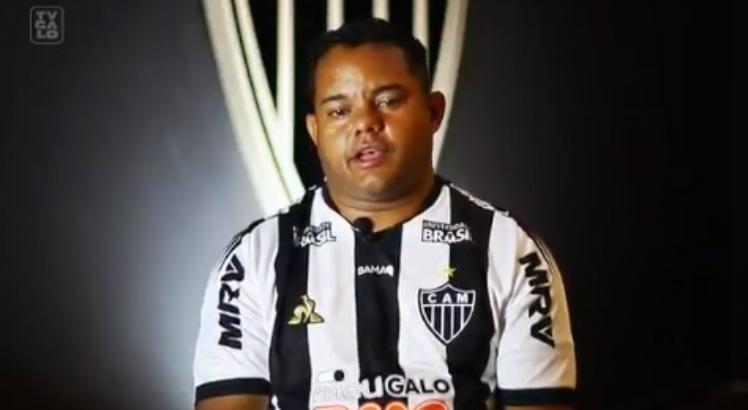 Fábio Coutinho fica emocionado em vídeo. Foto: Reprodução/Twitter