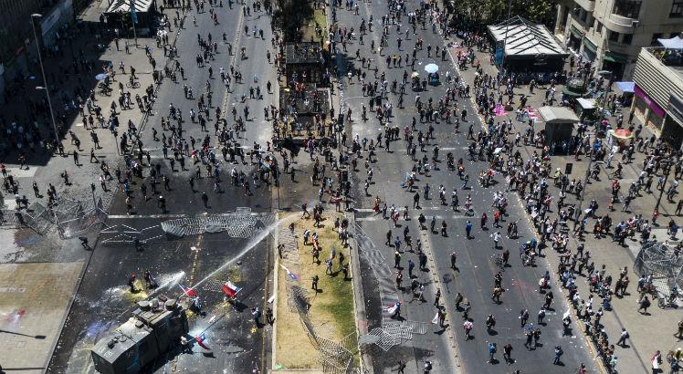 País vive onda de protestos. Foto: JAVIER TORRES / AFP