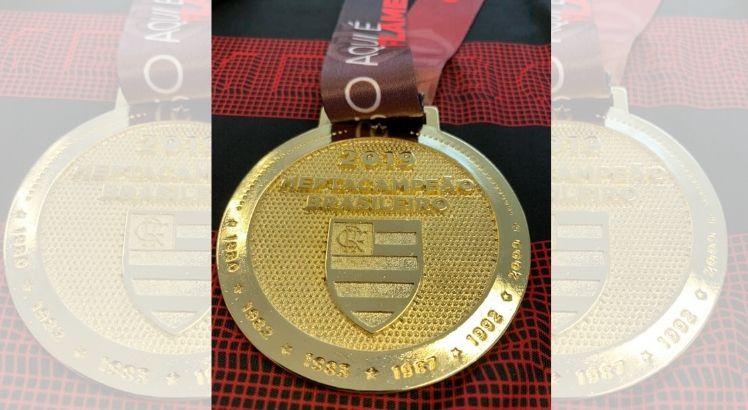 O Flamengo vai vender as medalhas aos torcedores no jogo desta quarta-feira (27). Foto: Reprodução/Facebook @FlamengoOficial