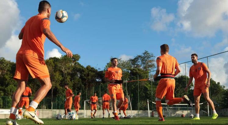 Os jogadores do Santa Cruz estão treinando em casa. Foto: Rafael Melo/Santa Cruz