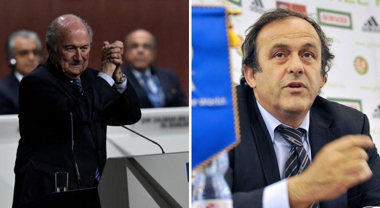 Blatter (E) autorizou o pagamento a Platini (D). Fotos: AFP