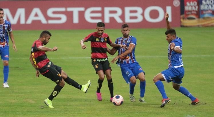 Juninho chegou a marcar um gol com a camisa rubro-negra diante do Vitória. Foto: Alexandre Gondim/JC Imagem