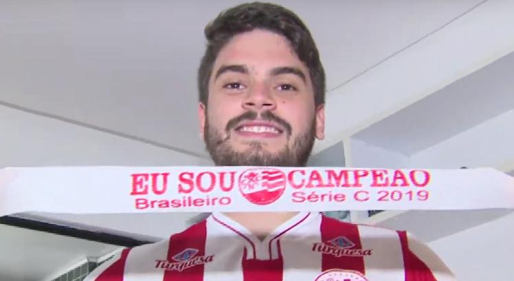 Torcedor alvirrubro sonha com o título da Copa do Nordeste. Foto: Reprodução/TV Jornal 