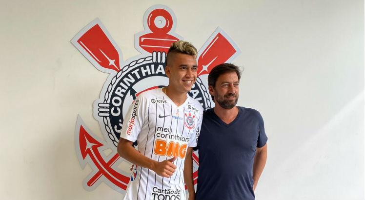 Cantillo (E) é o novo reforço do clube. Duílio (D) pediu desculpas em seguida. Foto: Reprodução/Twitter @Corinthians