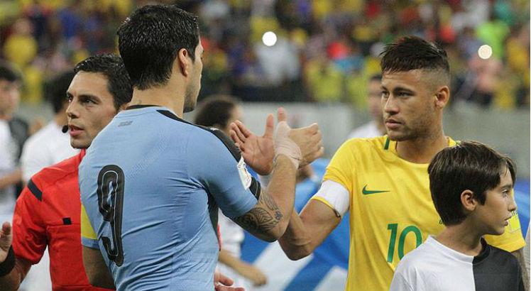 Neymar pode voltar à Arena de Pernambuco. Em 2016, ficou no 2x2 com o Uruguai de Suárez. Foto: JC Imagem