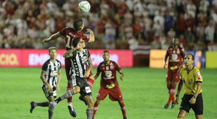 Equipes se enfrentam nesta quinta-feira, às 20h, no estádio dos Aflitos, pela Copa do Nordeste. Foto: Alexandre Gondim/JC Imagem
