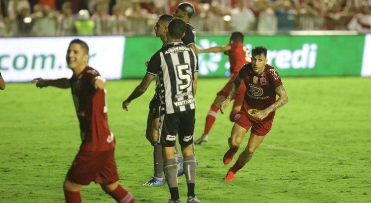 Jean Carlos comemorou muito o gol marcado diante o Botafogo. Foto: Alexandre Gondim/JC Imagem