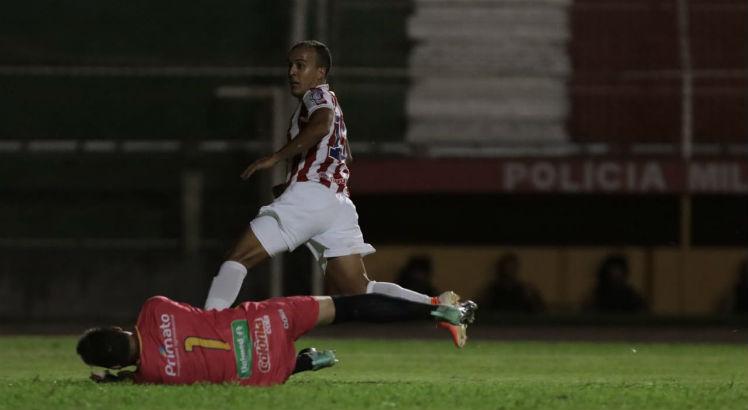 O meia-atacante marcou o segundo gol da vitória do Náutico sobre o Toledo. Foto: Caio Falcão/Náutico