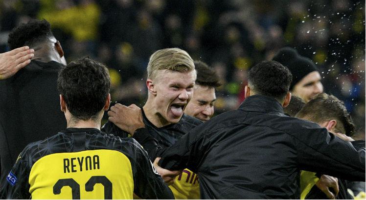 Borussia Dortmund enfrenta o Schalke. Foto: SASCHA SCHUERMANN / AFP