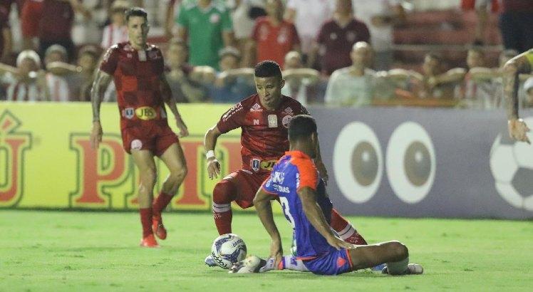 Náutico e Fortaleza se enfrentaram nos Aflitos na última rodada da Copa do Nordeste. Foto: Alexandre Gondim/JC Imagem