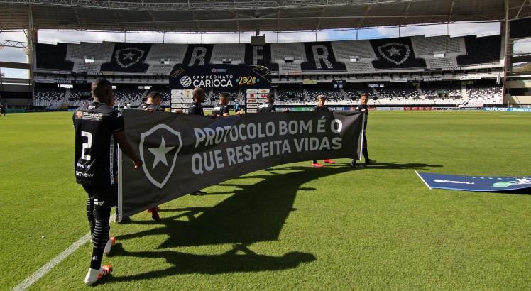 Jogadores do Botafogo protestaram contra a volta do Campeonato Carioca. Foto: Vitor SILVA / Botafogo / AFP