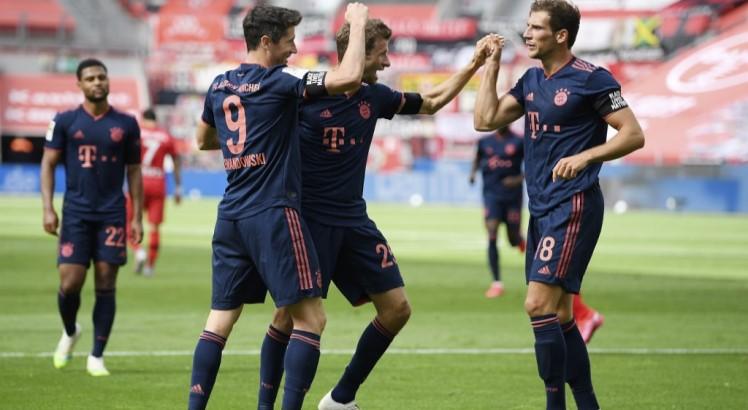 Bayern segue com 100% de aproveitamento desde que o Campeonato Alemão foi retomado. Clube também vai tentar o título na Copa da Alemanha. Foto: Matthias Hangst/POOL/AFP