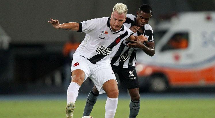 Zagueiro do Botafogo revela que preferiu ficar em silêncio na ocasião. Foto: Vitor Silva/SS Press/Botafogo