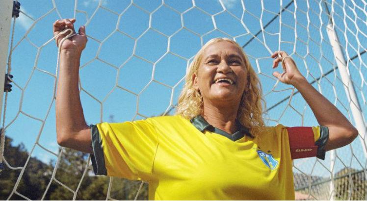 Elane trabalhou como babá, empregada doméstica e no clube em que treinava para realizar o sonho no futebol. Foto: Divulgação