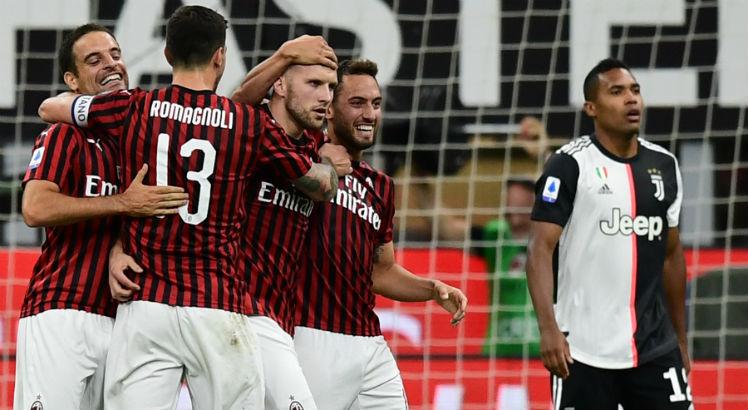 Ibra marcou um dos gols do Milan de pênalti. Foto: AFP