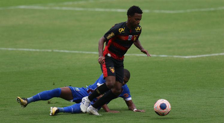 Rafael jogou apenas oito jogos no profissional e foi vendido pelo Sport. Foto: Bobby Fabisak/JC Imagem