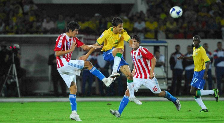 Nilmar marcou o segundo gol do Brasil. Foto: RODRIGO LOBO/ACERVO JC IMAGEM