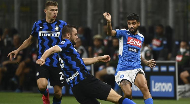 Napoli teve grande números de casos de covid-19 e o árbitro do jogo não aceitou o argumento de "força maior". Foto: AFP