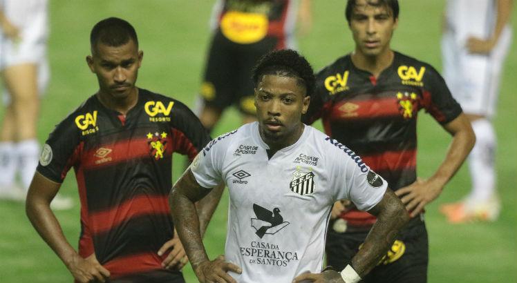 No primeiro turno, o Sport perdeu por 1x0 para o Santos com golaço de Marinho. Foto: Alexandre Gondim/JC Imagem
