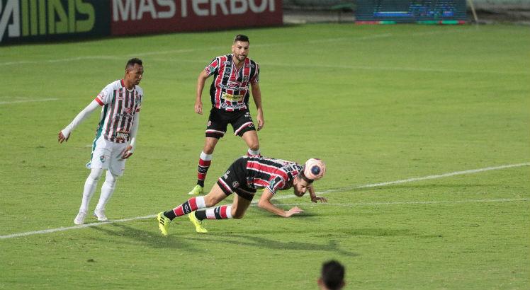 Santa Cruz perdeu disputas dos pênaltis na final do Pernambucano diante do Salgueiro. Foto: Alexandre Gondim/ JC Imagem