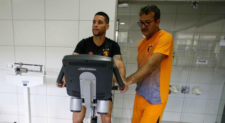 Thiago Neves ainda não está treinando com bola. Foto: Anderson Stevens/Sport
