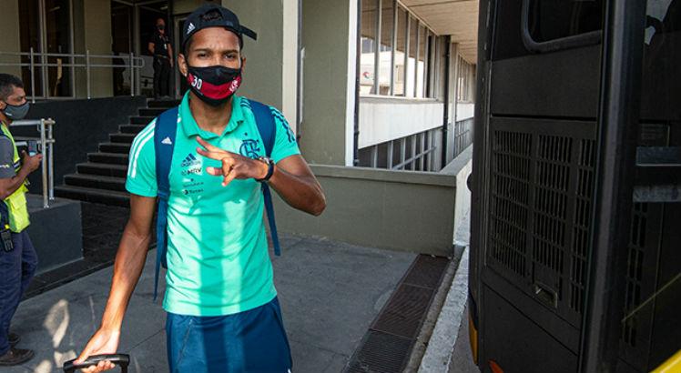 João Lucas é um dos quatro jogadores do Flamengo que voltaram ao Brasil. Foto: Alexandre Vidal/ Flamengo