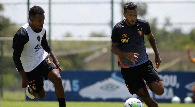 Depois que saiu do Sport em 2018, Rogério (D) esteve em baixa no Bahia e Ceará. Foto: Anderson Stevens/Sport