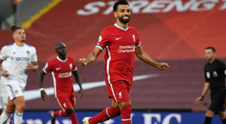 Salah fez três gols, sendo dois de pênalti. Foto: SHAUN BOTTERILL / AFP