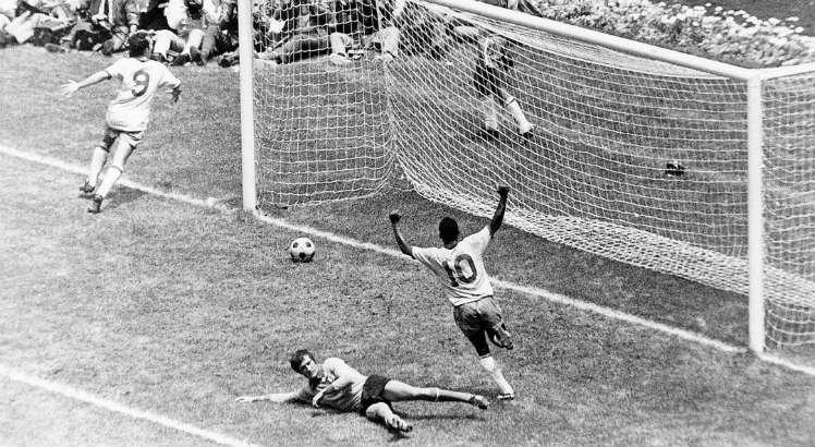 Pelé e a mágica seleção de 1970, que goleou a Itália por 4x1 na final da Copa. Foto: Acervo Estadão Conteúdo.
