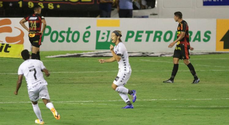 Honda marcou um dos gols do Botafogo em cima do Sport. Foto: Alexandre Gondim/JC Imagem