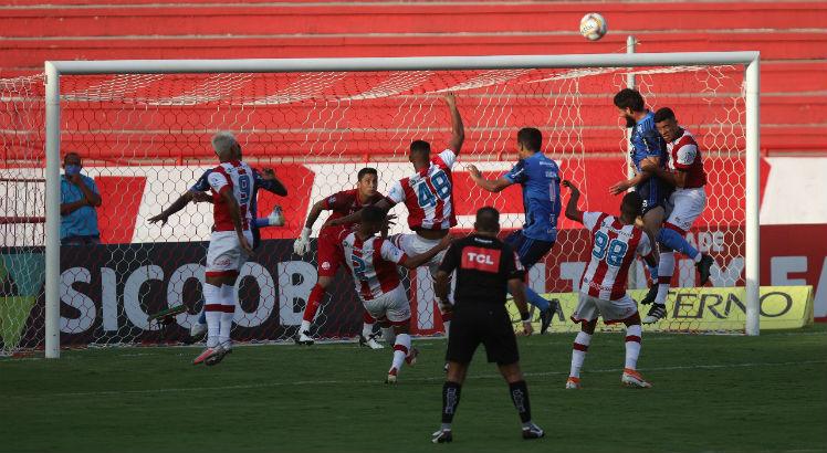Náutico quer recuperar pontos perdidos em casa na última rodada, diante do Cruzeiro. Foto: Bobby Fabisak/JC Imagem