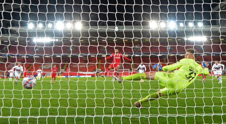 Salah marcou de pênalti para o Liverpool. Foto: AFP