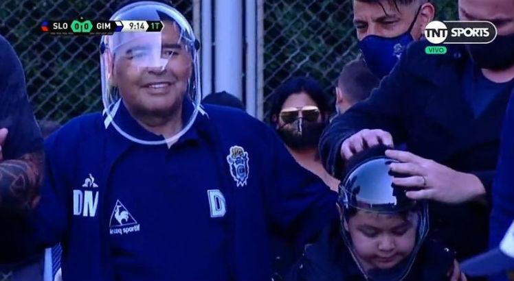 Treinador do Gimnasia La Plata, Maradona brilhou no time do Napoli quando era jogador. Foto: Reprodução/TNT Sports Argentina