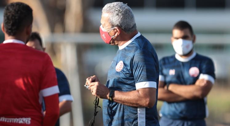 Hélio pediu que a torcida do Náutico tenha calma em relação a permanência de alguns jogadores.
Foto: Caio Falcão/Náutico
