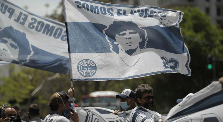 Argentinos estão comovidos com situação de saúde do ídolo Maradona. Foto: AFP