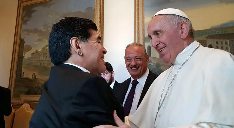 Maradona e Papa Francisco se conheceram em 2014. Foto: AFP