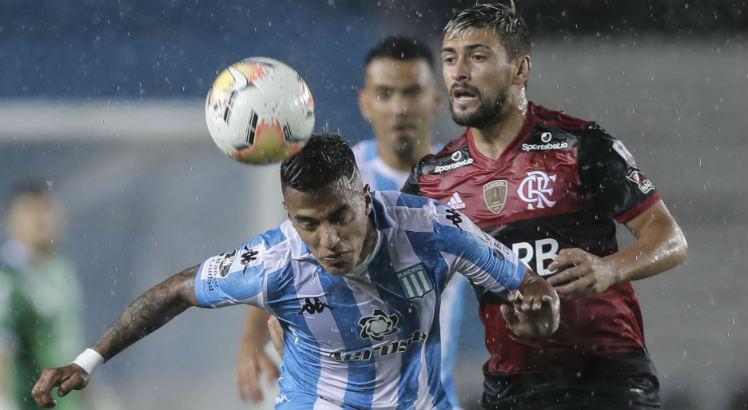 Flamengo e Racing empataram os dois jogos por 1x1. Nos pênaltis, time argentino avançou. Foto: JUAN IGNACIO RONCORONI/ AFP