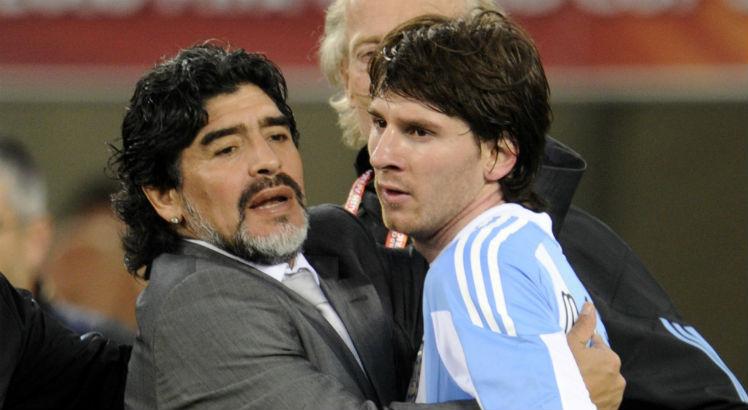 Na Copa de 2010, Maradona treinou Messi na seleção argentina Foto: AFP 