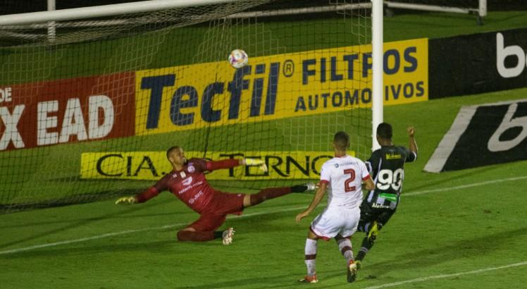 Náutico vem de derrota por 2x0 para o Figueirense. Foto: Roberto Zacarias/Estadão Conteúdo